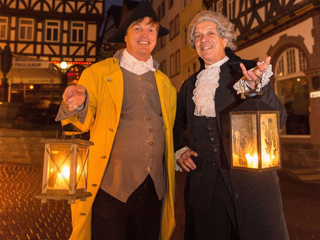 Stadtgespräch bei Nacht