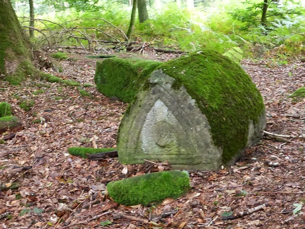 Kiesgräber - Hüttengrabstein