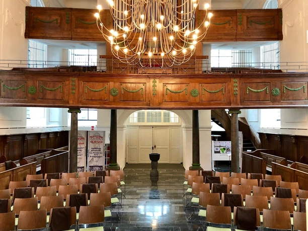 Innenraum der evangelischen Kirche