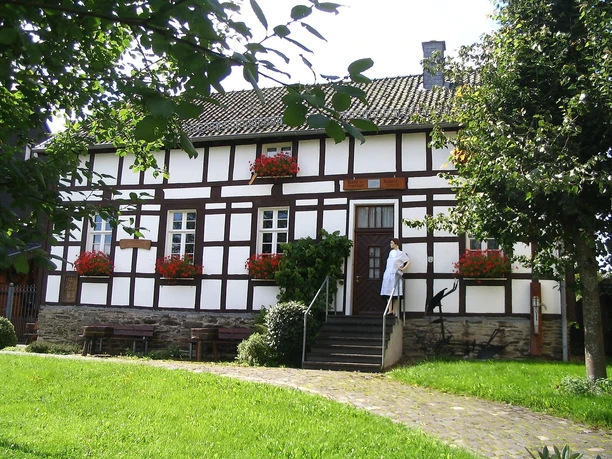 Die "Uraalt Scholl" von außen Die "Uraalt Scholl" von außen