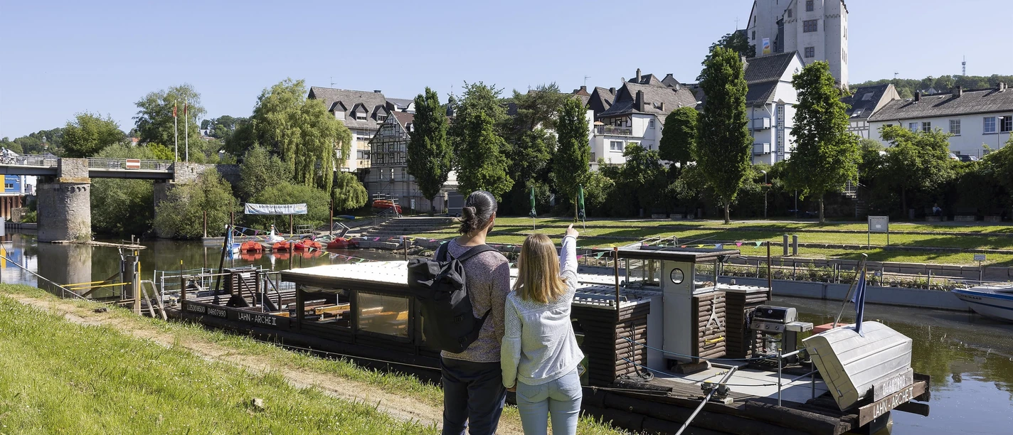 Originelle Floßfahrten auf der Lahn