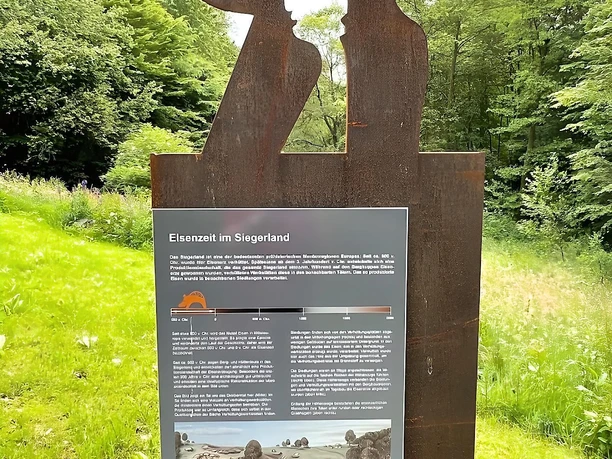 Info-Station vor der Ausgrabungsstätte