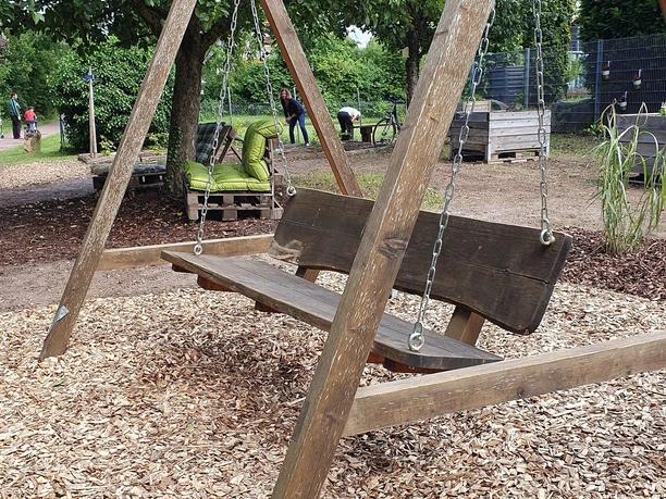 Winden - Relaxschaukel am Storchenwanderweg Winden - Relaxschaukel am Storchenwanderweg