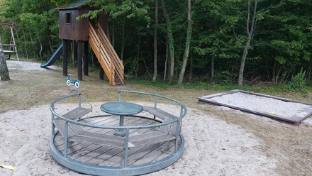 Karusel auf dem Spielplatz