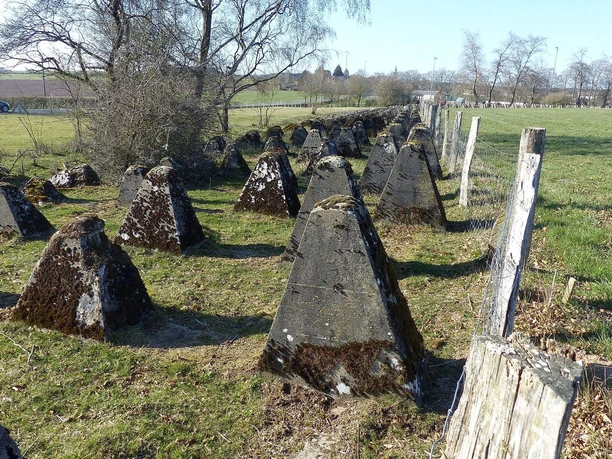 Höckerlinie bei Großkampenberg