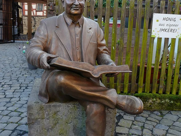 Statue vor Remise Allendorf (Lumda)