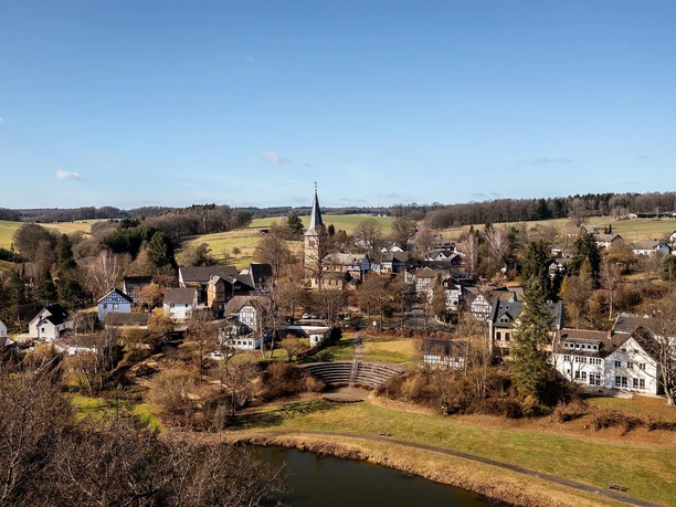 Fachwerkdorf Mehren mit Kirche