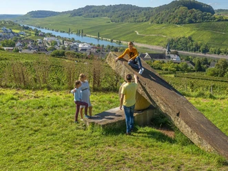 Skulptur "Knie im Gelenk" (1)