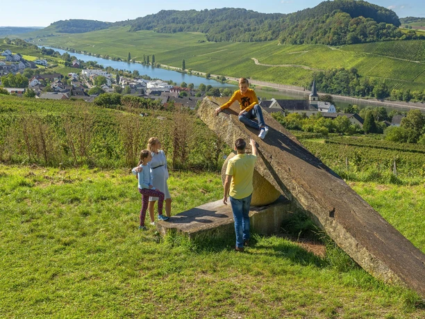 Skulptur "Knie im Gelenk" (1)