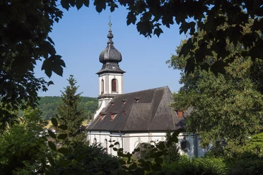 Barockkirche Saffig Außenansicht vom Park