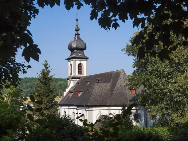 Barockkirche Saffig Außenansicht vom Park
