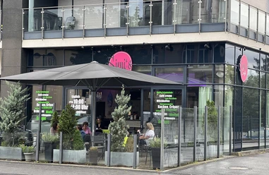 Außenansicht Simis Café - Triererstraße