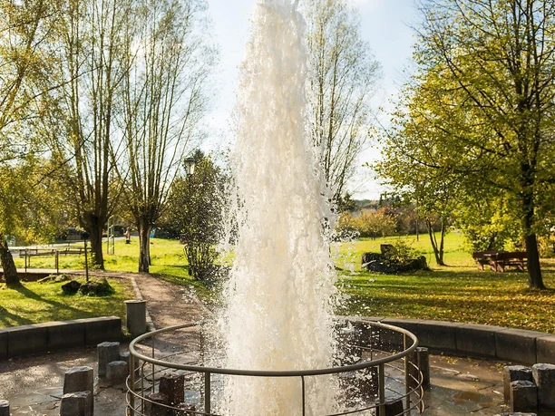 Wallender Born Geysir