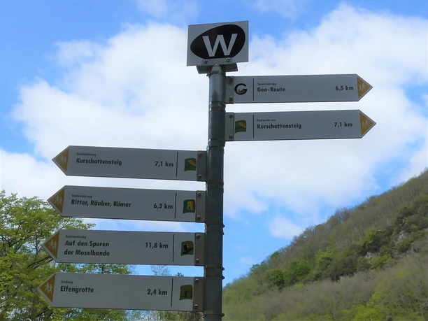 Wanderwege Bad Bertrich-Einstieg Tourist Info