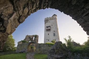 Burg Olbrück Turm