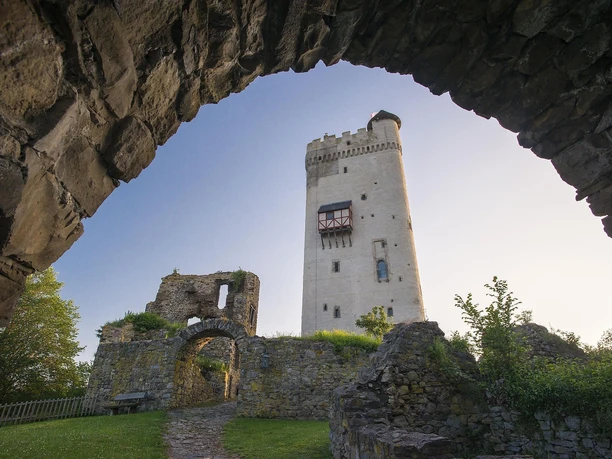 Burg Olbrück Turm