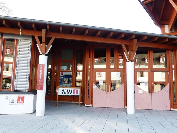 Tourist Information im Forum Daun