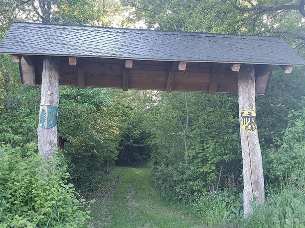 Eingangsportal Waldlehrpfad