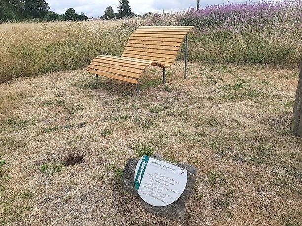 Rastplatz mit Sinnenbank