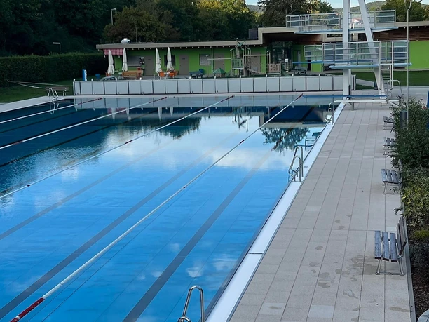Schwimmerbecken im Freibad