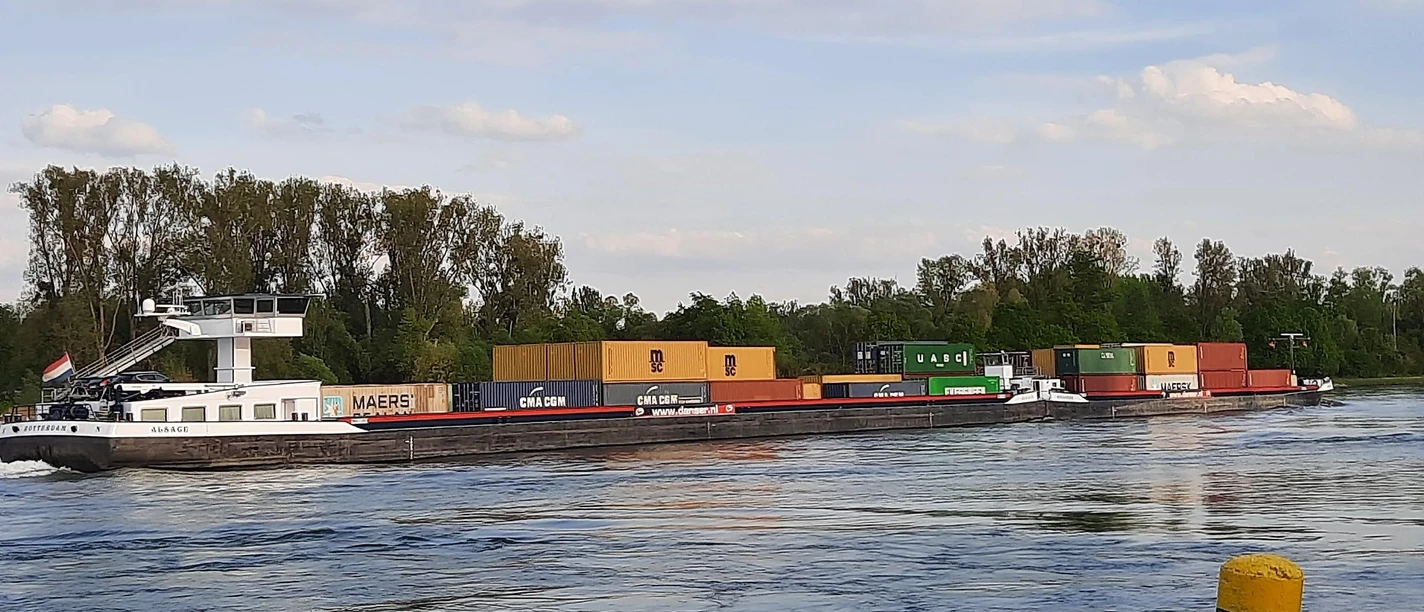 Der Rhein, bedeutender Transportweg für die Wirtsc