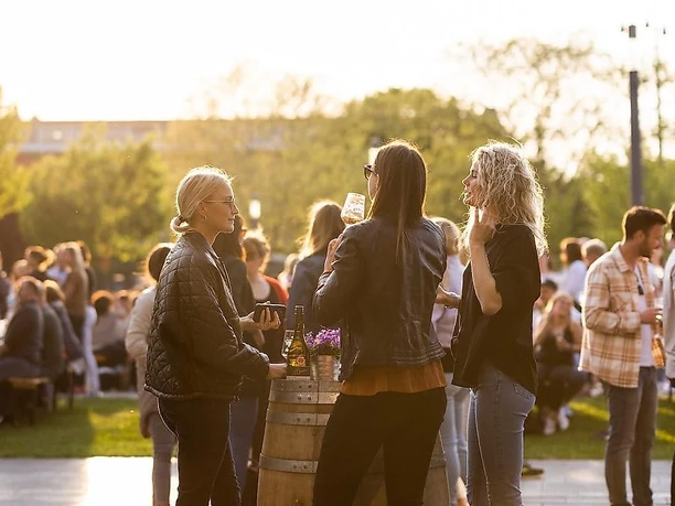 Blaue Stunde-PopUp Weinbar | Weintrinken
