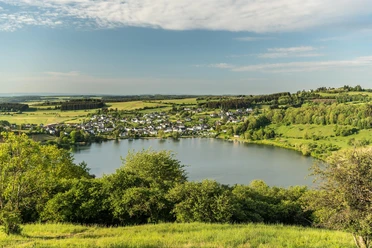 Blick auf das Schalkenmehrener Maar
