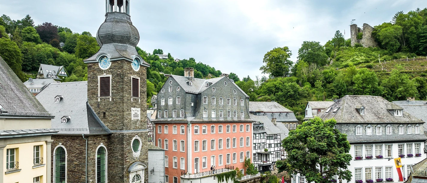 Altstadt Monschau mit Rotem Haus Altstadt Monschau mit Rotem Haus