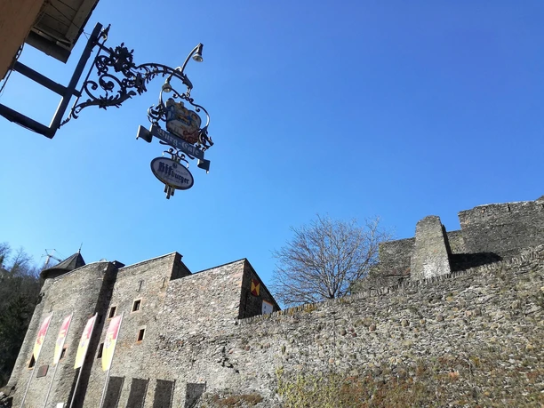 Burg Café mit Blick auf die Niederburg