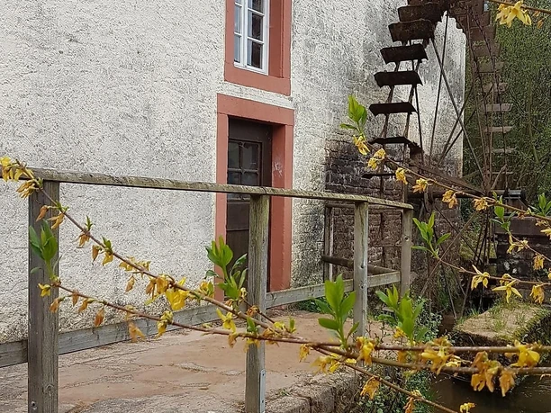 Ölmühle mit Wasserrad
