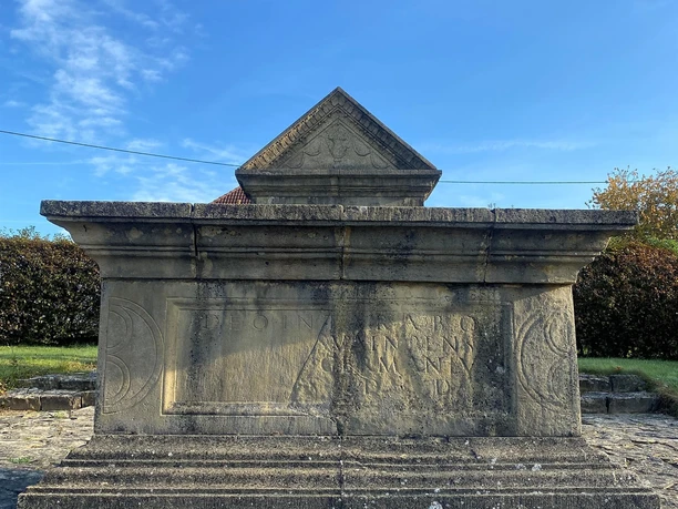 Weihedenkmal Ernzen