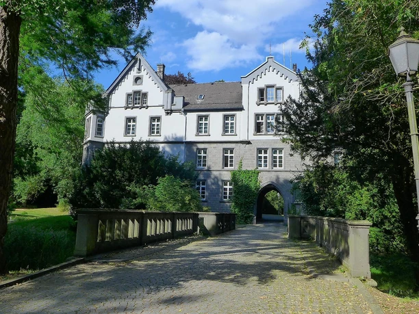 Zugang zum Busecker Schloss