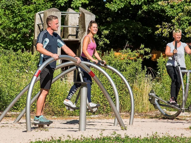 Mehrgenerationen-Spielplatz Mehrgenerationen-Spielplatz