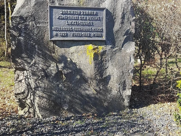 Gedenkstein mit Inschrift