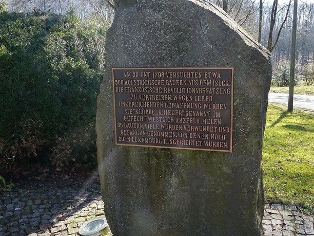 Klöppelkrieg-Denkmal Arzfeld (3)