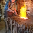 Schmied bei der Arbeit