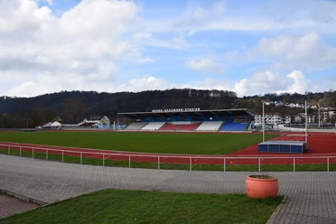 Laufbahn und Tribüne Georg-Gaßmann-Stadion Marburg