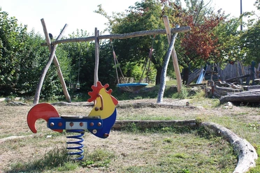 In Göcklingen kann man auf Gockeln reiten...