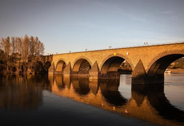 Balduinbrücke am Abend
