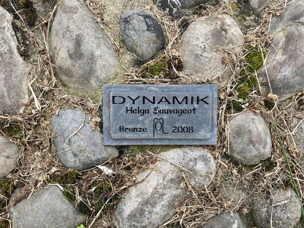 Skulptur „Dynamik mit Sprinterin“ Bornheim (3)