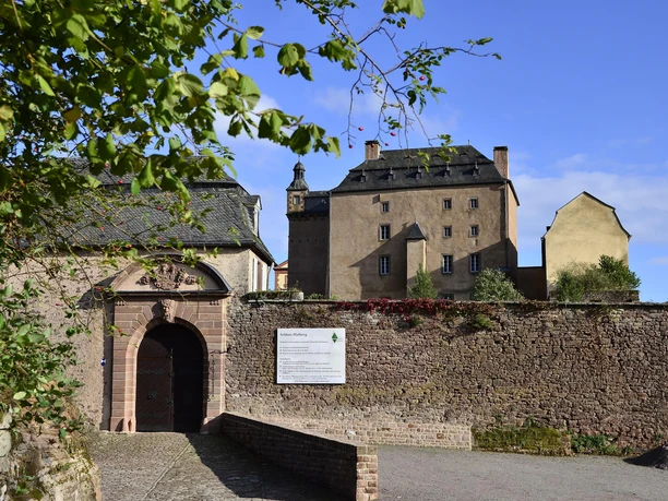 Eingangstor Schloss Malberg Start der Lauschtour