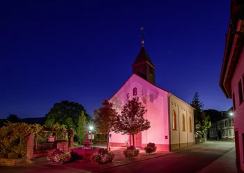 Alsterweiler Kapelle in Rosa