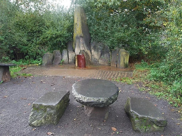 Burg-Quelle mit Rastplatz
