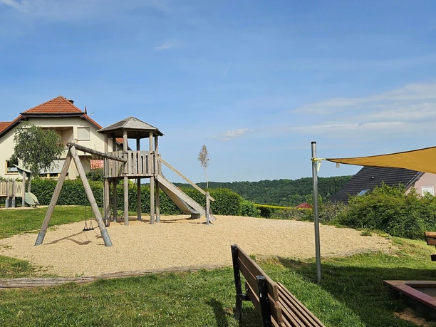 Spielplatz (1) Spielplatz (1)
