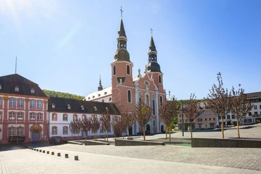 Hahnplatz mit Basilika
