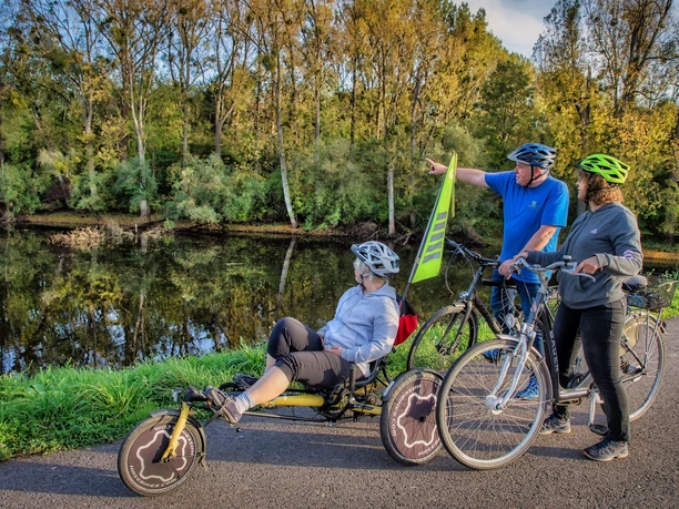 Barrierefreies Raderlebnis in den Rheinauen am Schleusenhaus von Sondernheim
