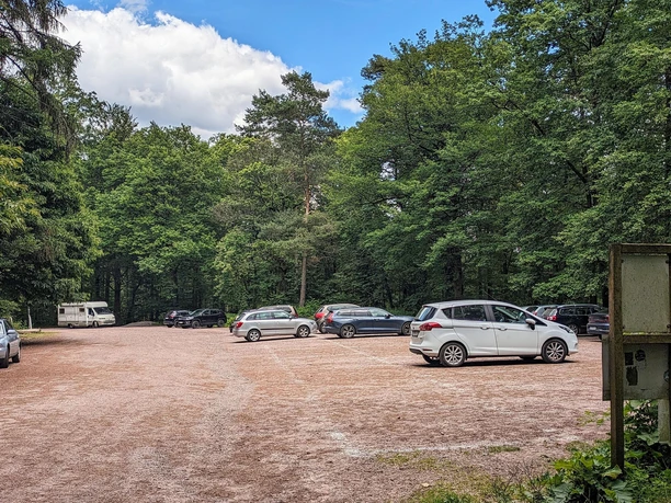 Wanderparkplatz unterhalb der Madenburg