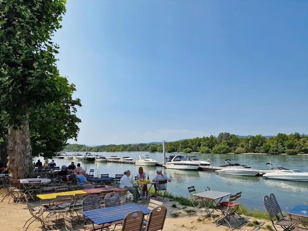 Rheinufer Heidenfahrt - Wein- & Biergarten