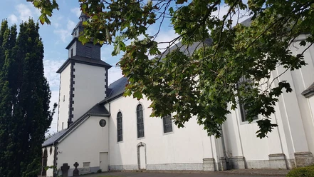 Kirche mit Turm