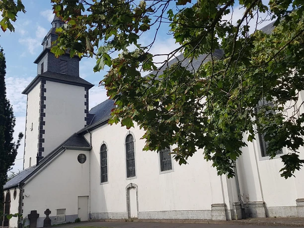 Kirche mit Turm